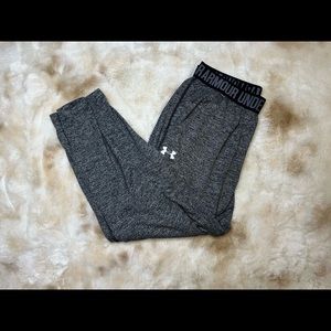UNDER ARMOUR CROPPED JOGGER